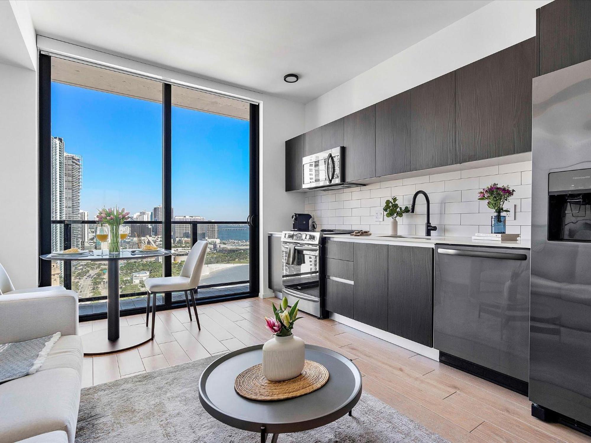 Mvr Wake Up In The Heart Of Apartment